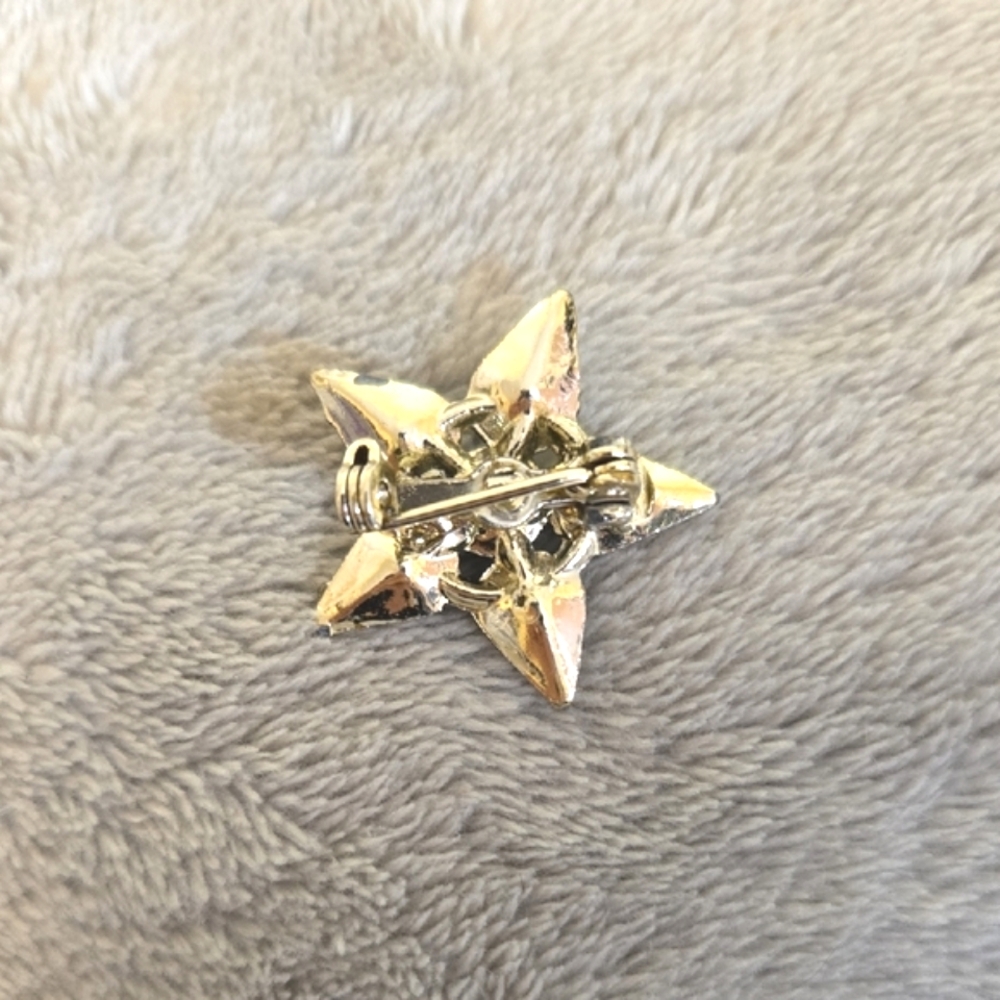 #560 Vintage Gold Tone Star Brooch with Blue Accents - Picture 2 of 3